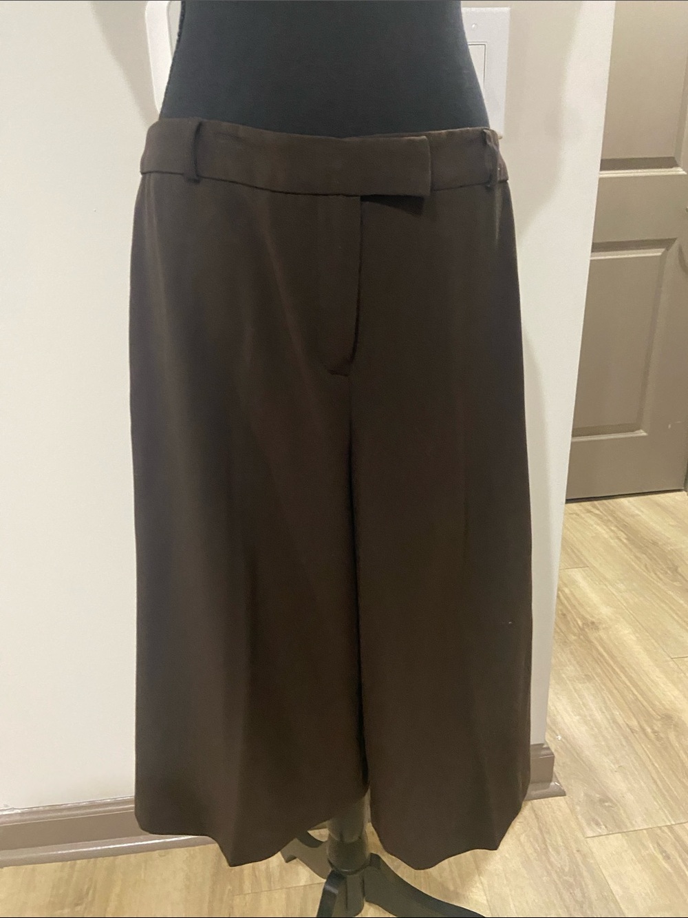 Tailored Wide-Leg Crop Pants in Dark Brown